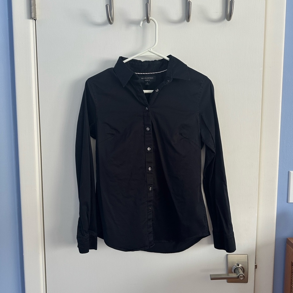 Banana Republic Women's Fitted Black Button Down Shirt